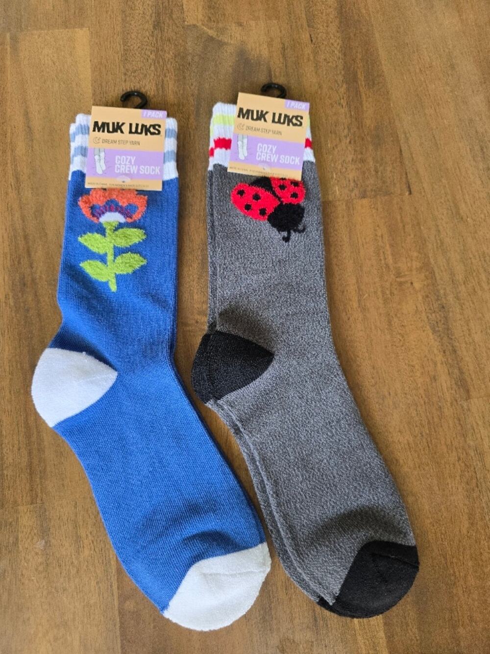MUK LUKS Women's Dream Step Cozy Crew Sock, 1-Pack Lot of 2 Lady bug / Flower